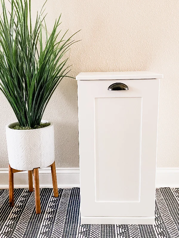 Single style pet food storage in white farmhouse - more colors